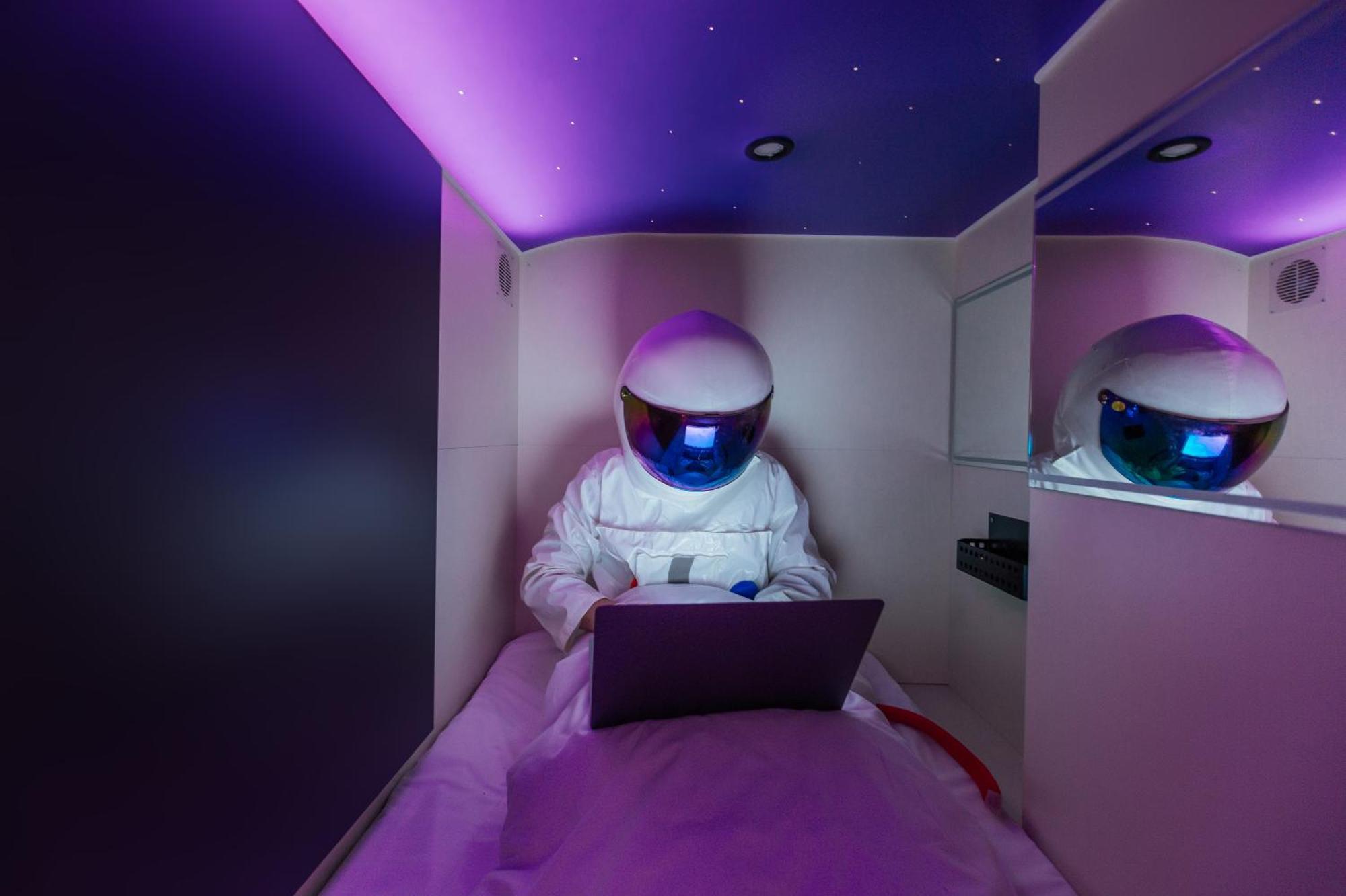 Capsule Hotel Constellation 91 Lemberg Exterior foto
